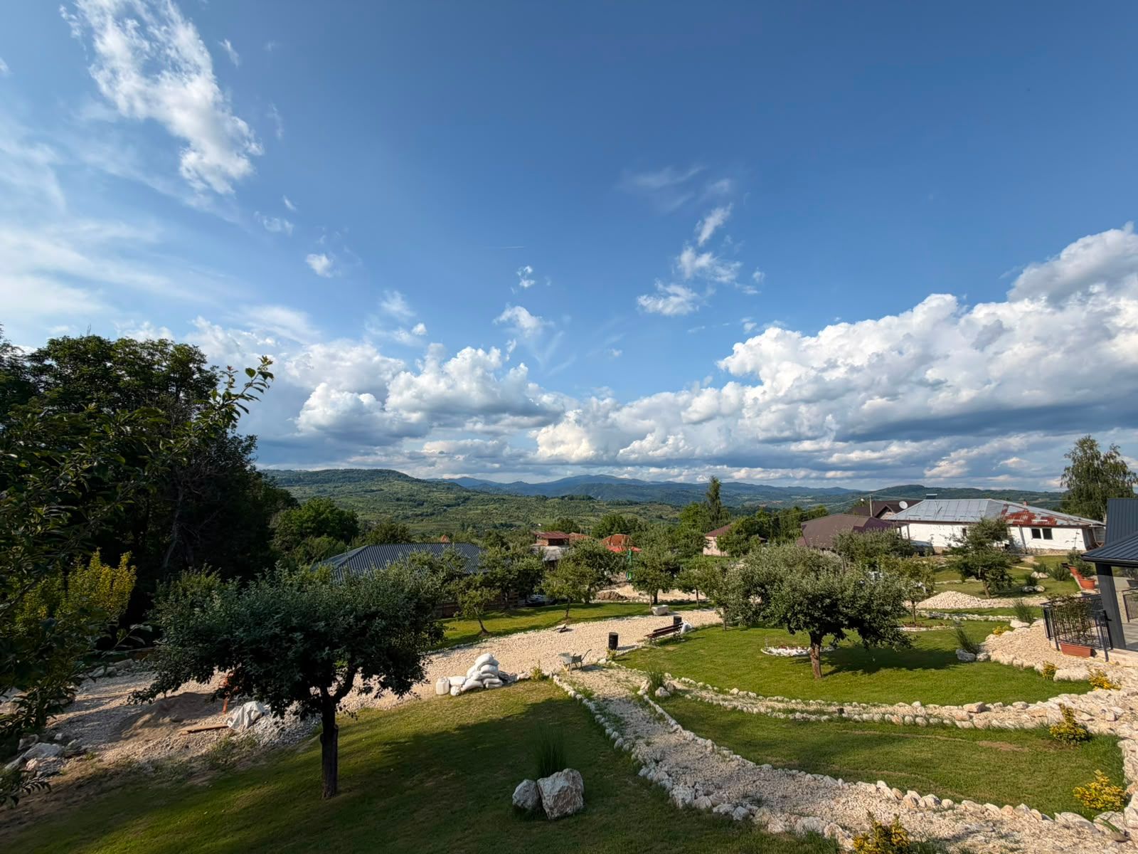 Panorama largă a văii văzută de la TAIGA.